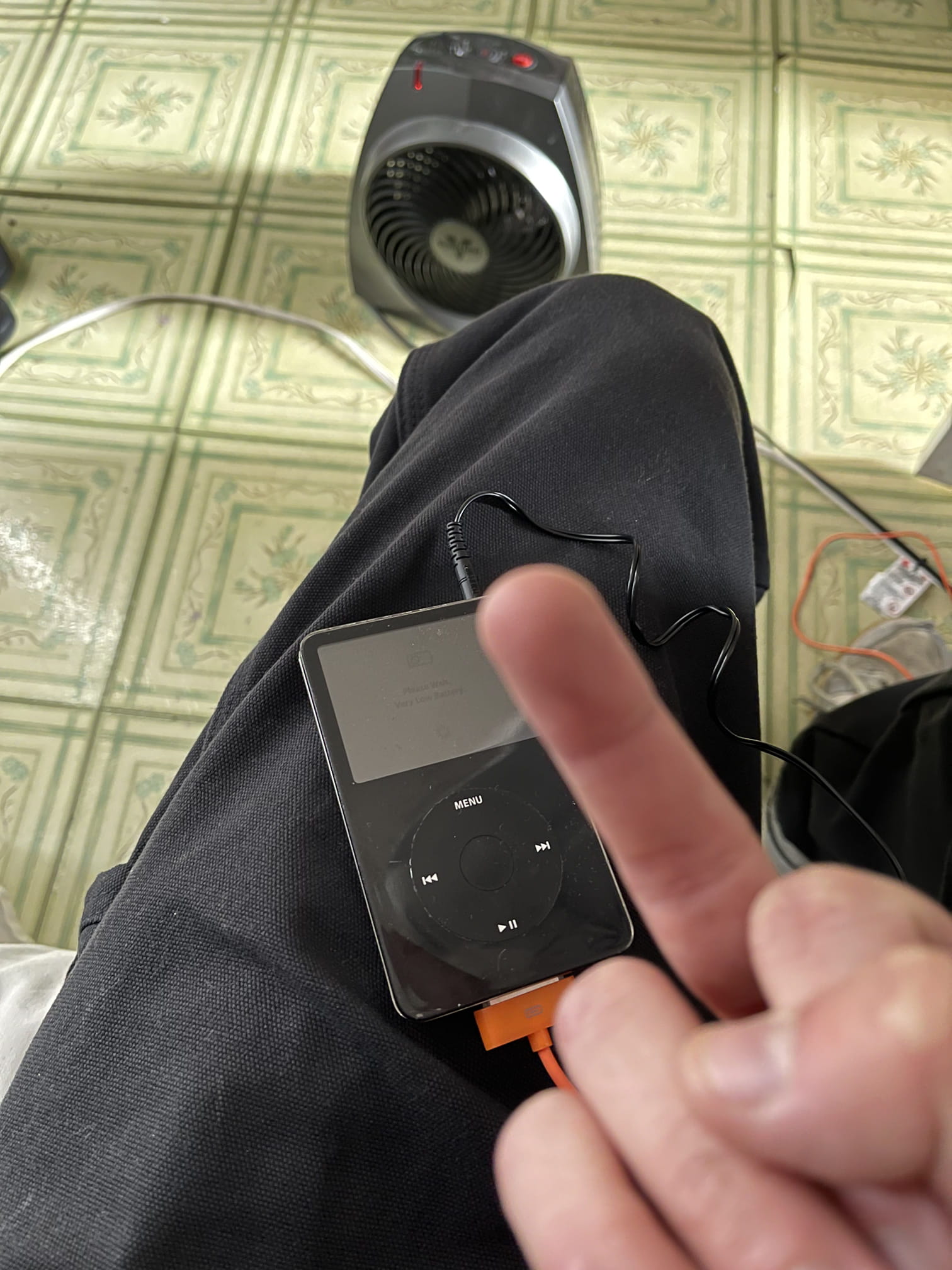 I bought this fucking ipod and it barely turns on