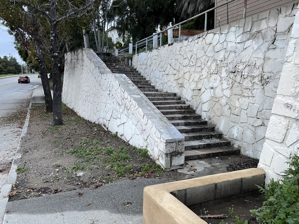 Huge staircase Off the 110 in highland park off the marmion exit