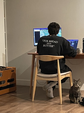 Me coding w kitty