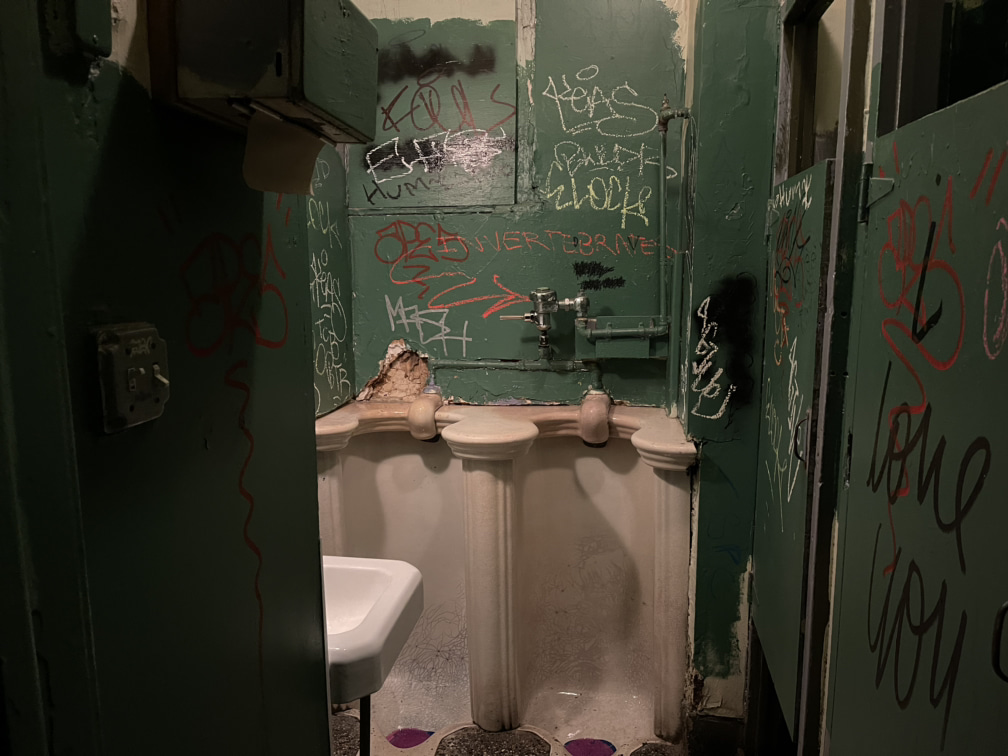 Skylark bathroom
