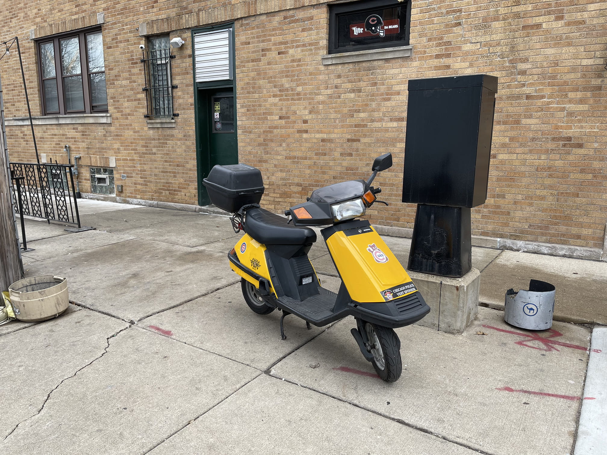 Weird honda yellow motoscooter thing